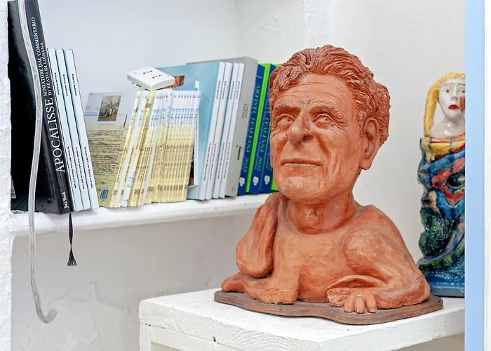 La Casa Degli Artisti * ロジニャーノ・マリッティモ